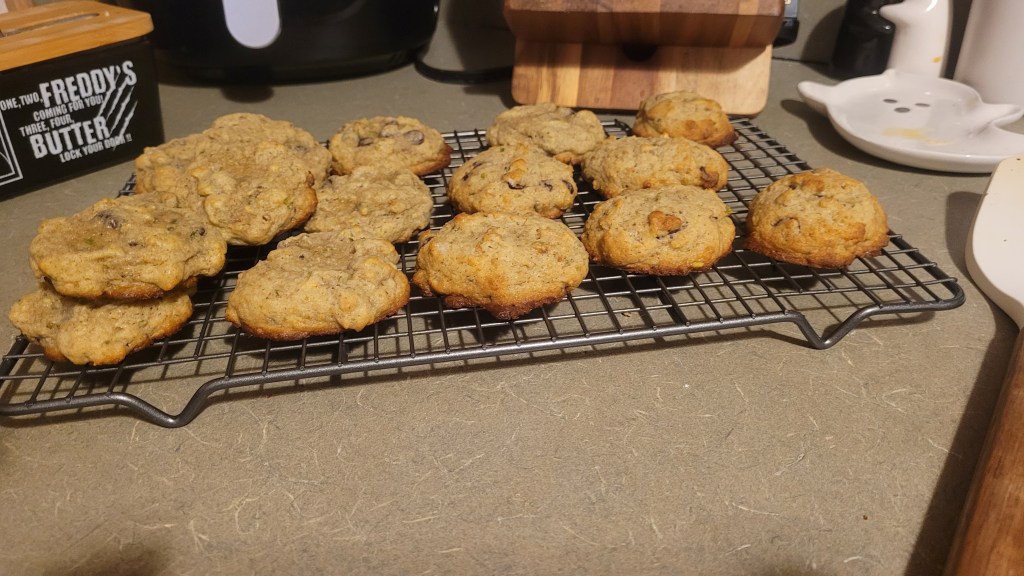 A series of cookies sitting on a wire cooling rack.